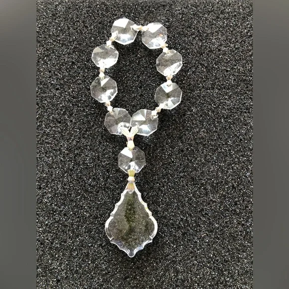 NIB 12 CRYSTAL NAPKIN HOLDERS on Amazon $31. For a set of 4 - Picture 3 of 4